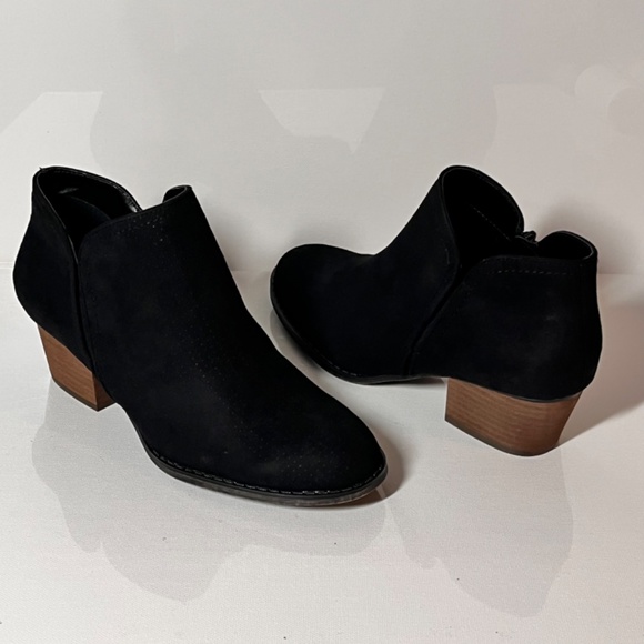 Lifestride Blake Microfiber Heeled Ankle Booties - Picture 5 of 6